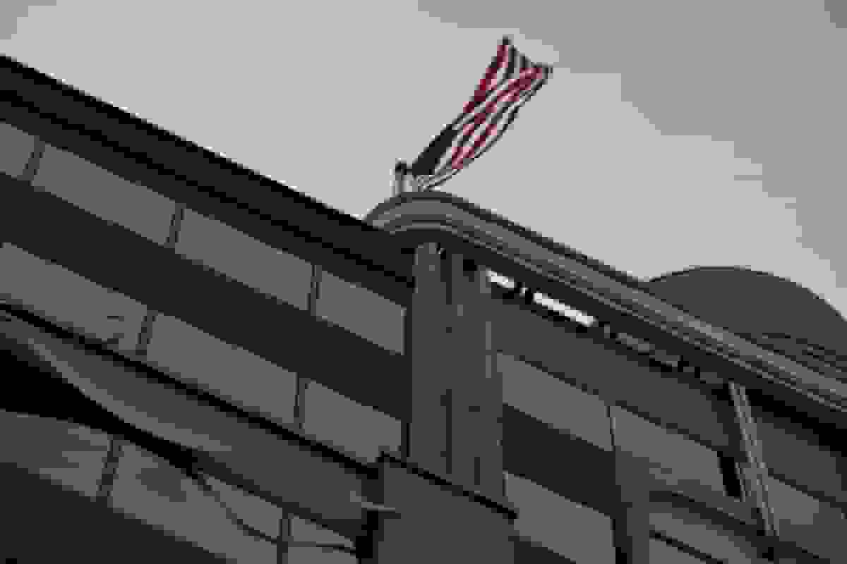 شرکت تلفن تاجر هنگ کنگی ریچارد لی با ممنوعیت دسترسی به شبکه‌های آمریکا روبرو می‌شود