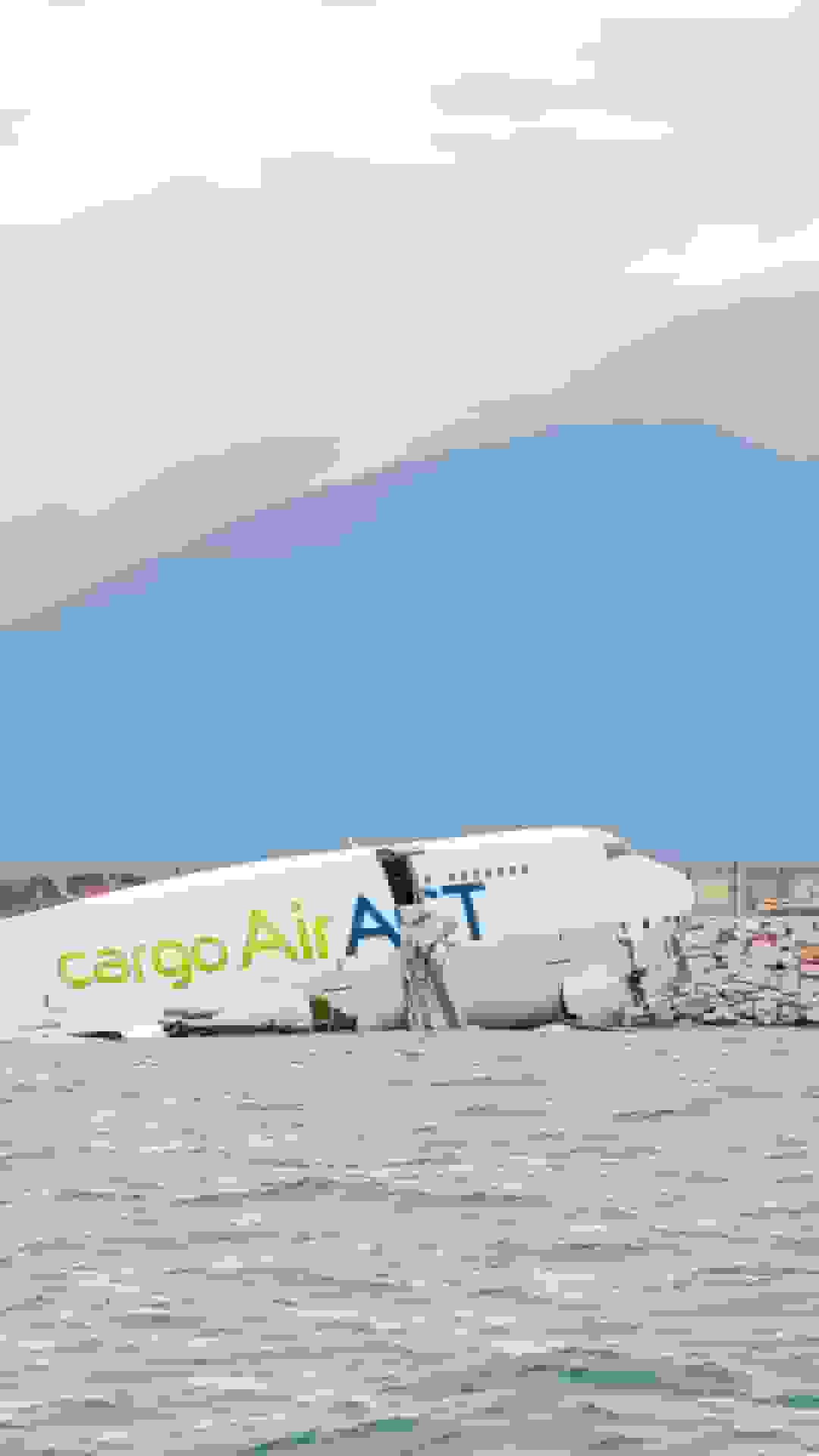 سقوط هواپیمای باری امارات در دریا هنگام فرود در هنگ کنگ