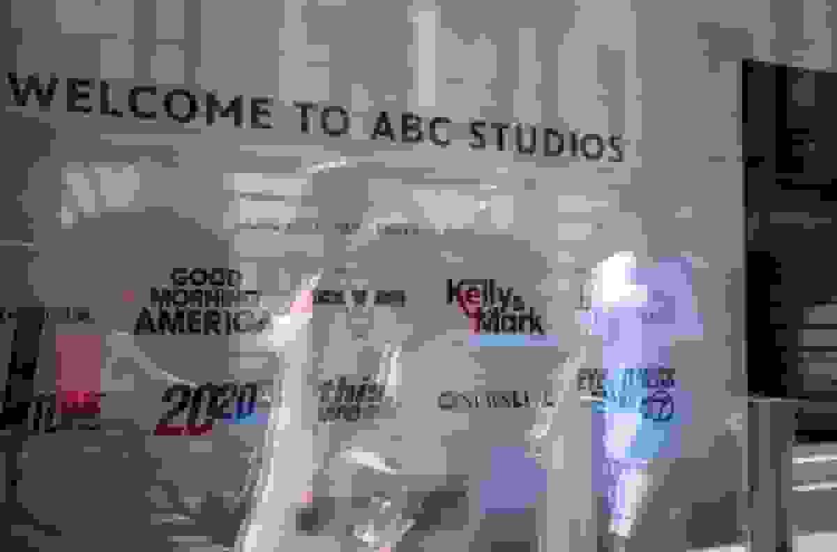 آیا ترامپ می‌تواند شبکه ABC را از هوا بگیرد؟ بررسی مجوزهای پخش در آمریکا