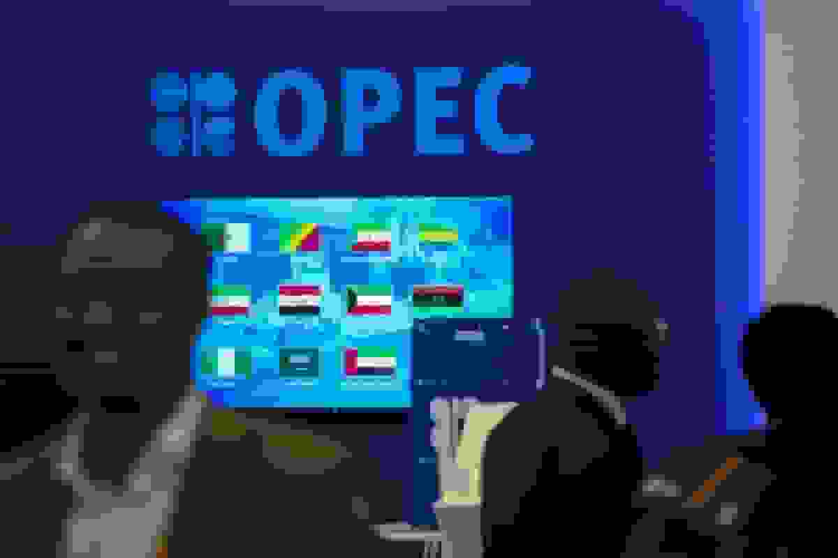 اجلاس اوپک+ برای ارزیابی بازار نفت با برنامه‌های تولید بدون تغییر