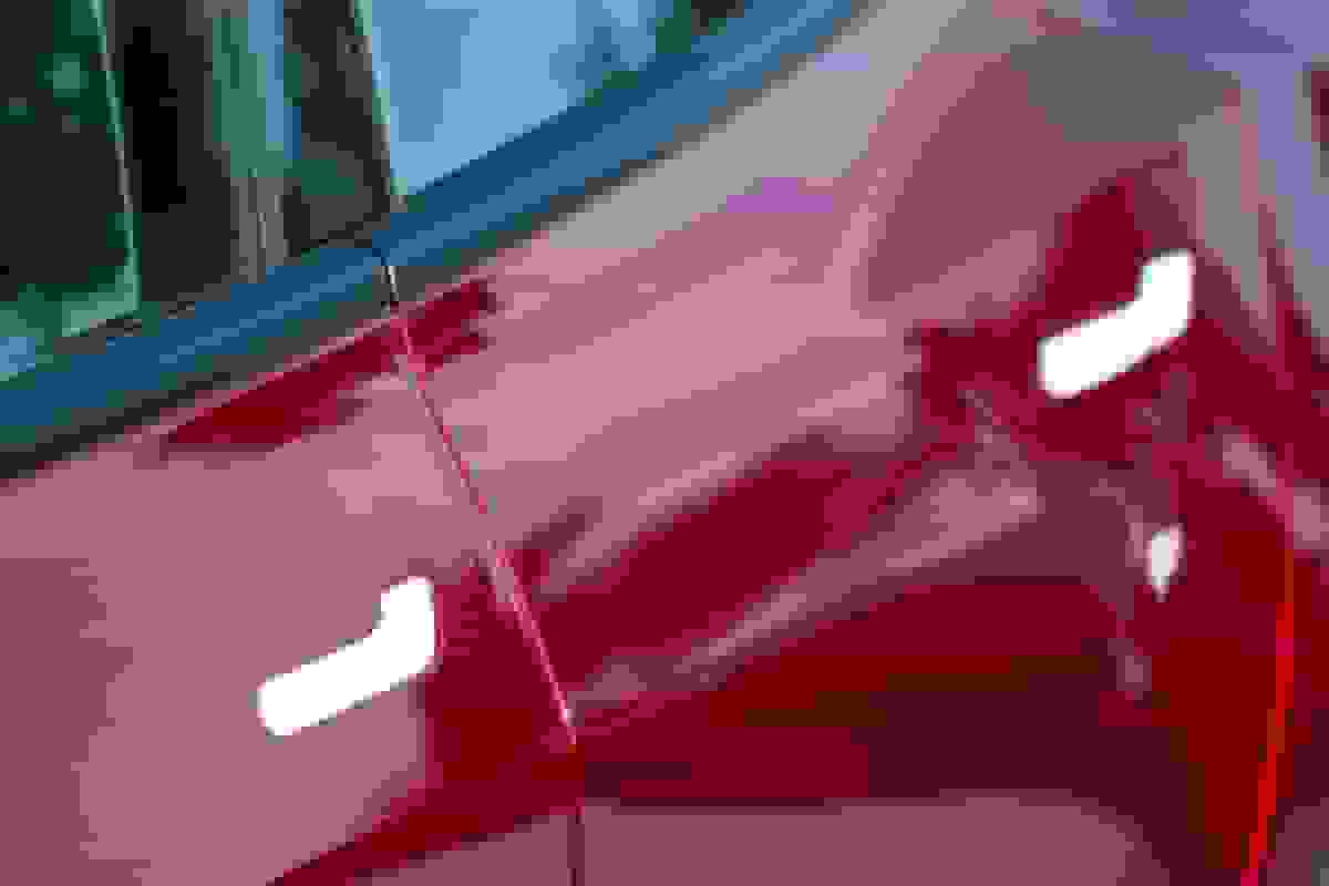 تحقیق جدید NHTSA درباره دستگیره‌های اضطراری تسلا مدل ۳