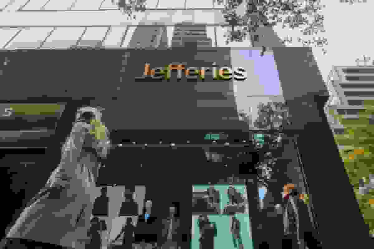 جفریز ۵۰ درصد هیلدین را خریداری می‌کند در حالی که این مدیر دارایی سیلک را می‌خرد