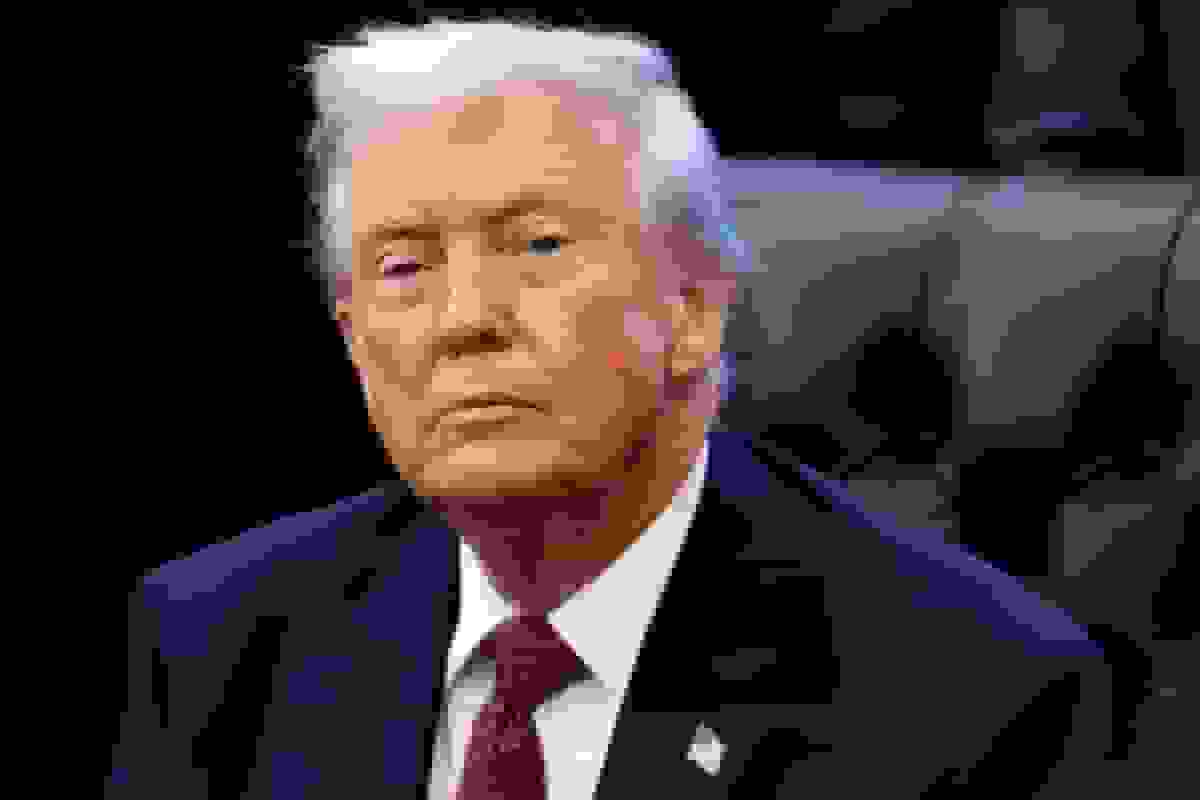 ترامپ در جستجوی بازتعریف اقتصادی، تأکید می‌کند که افراد باهوش از تعرفه‌ها حمایت می‌کنند