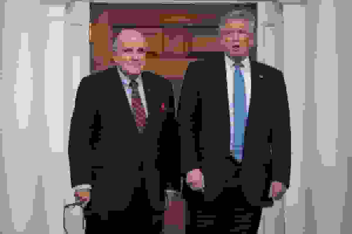 عفو جولیانی توسط ترامپ: نحوه عملکرد اختیارات عفو ریاست جمهوری