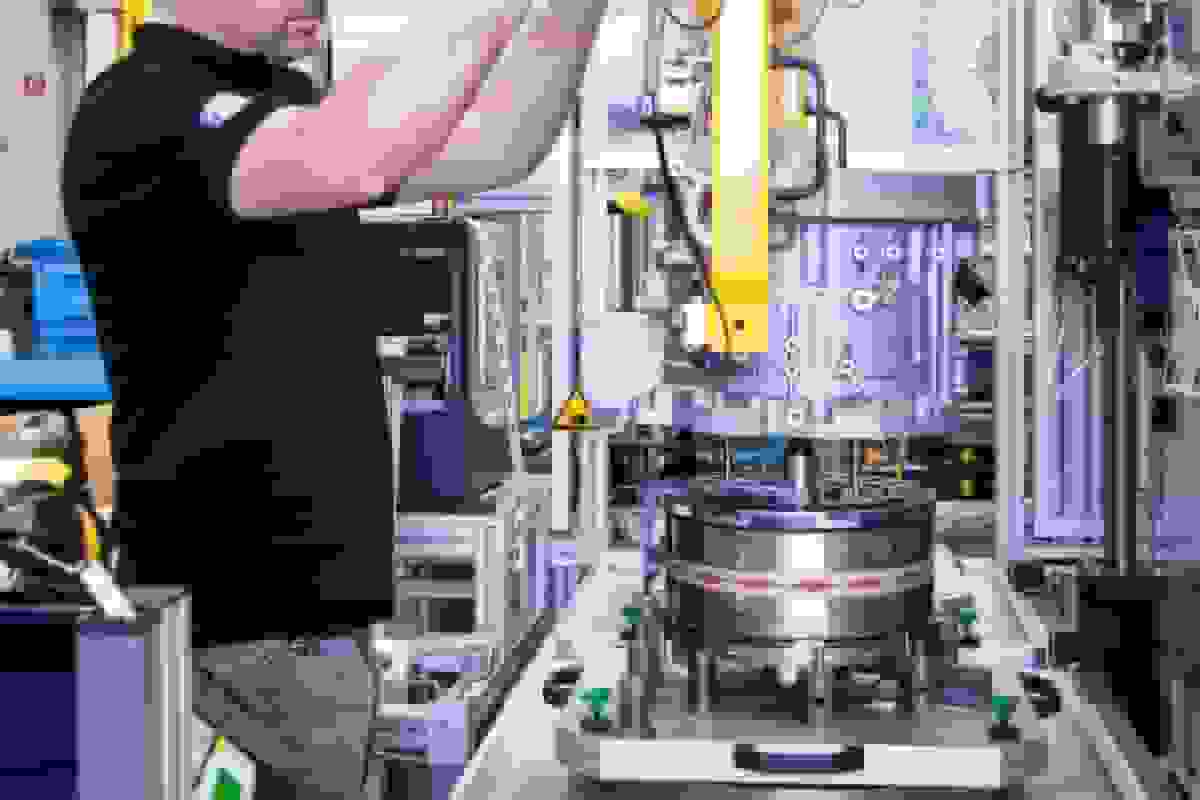 افزایش هزینه بدهی تأمین کننده‌های BMW و VW به عنوان هشدار برای صنعت