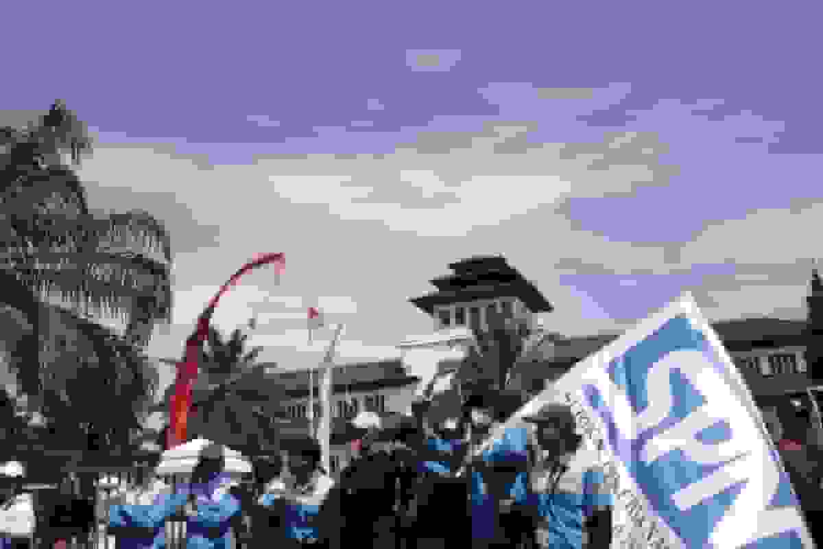 چگونه نسل زد آسیا در برابر مازاد ۱ تریلیون دلاری چین بازنده می‌شود