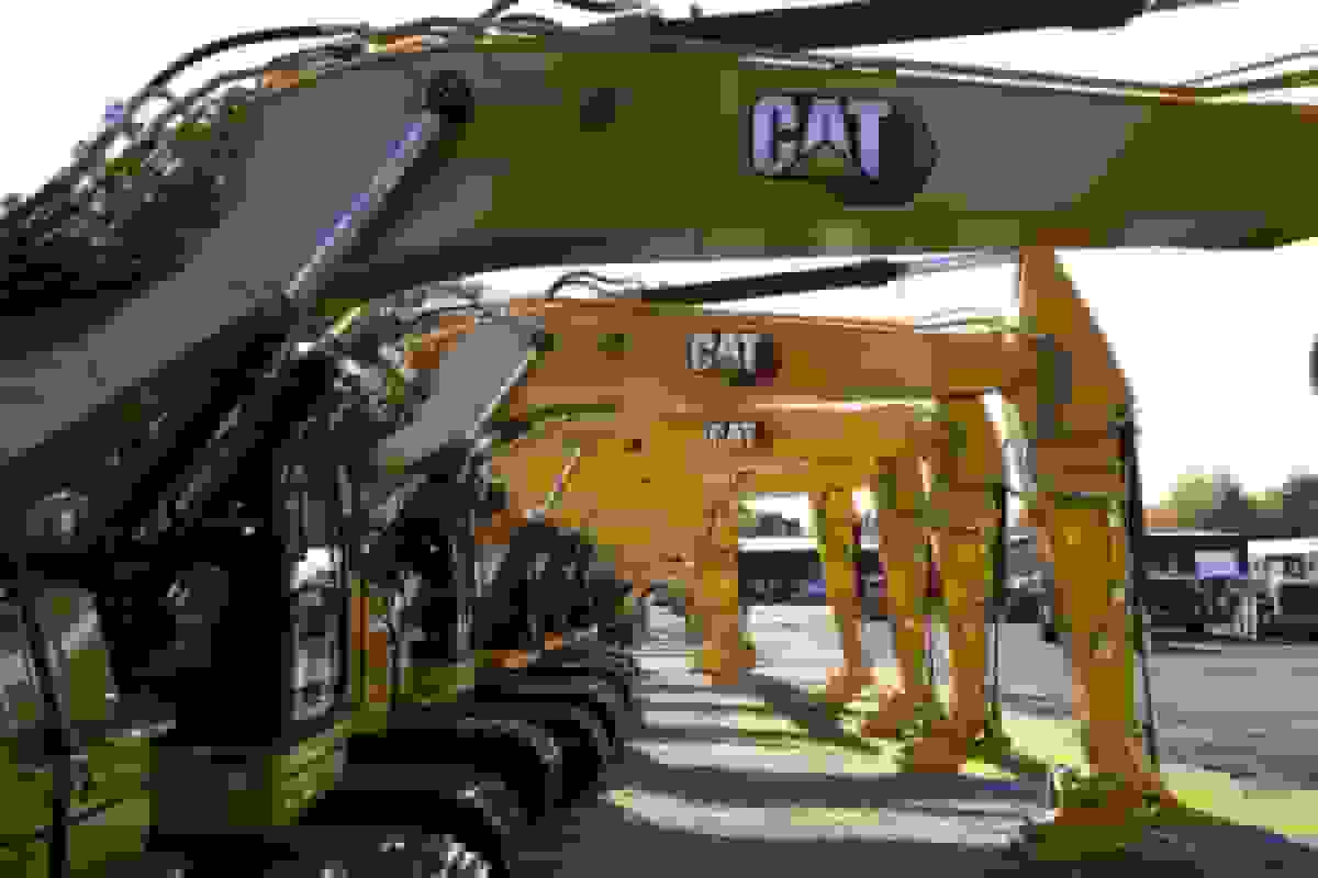 سقوط ۵ روزه سهام کترپیلار با تردید در مورد پایداری سرمایه‌گذاری‌های هوش مصنوعی