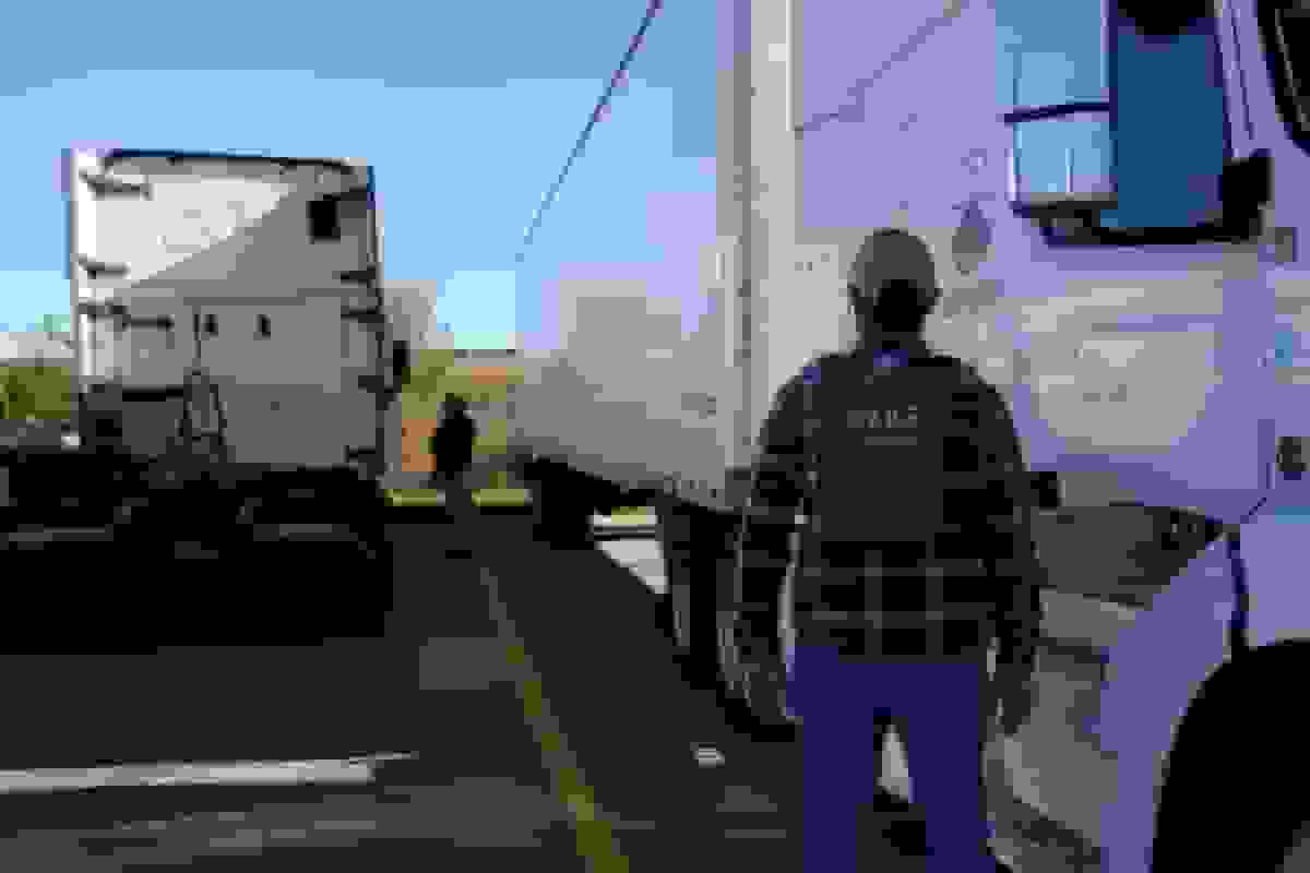 رانندگان کامیون در آمریکا به دلیل عدم قبولی در آزمون انگلیسی از جاده ها حذف می‌شوند