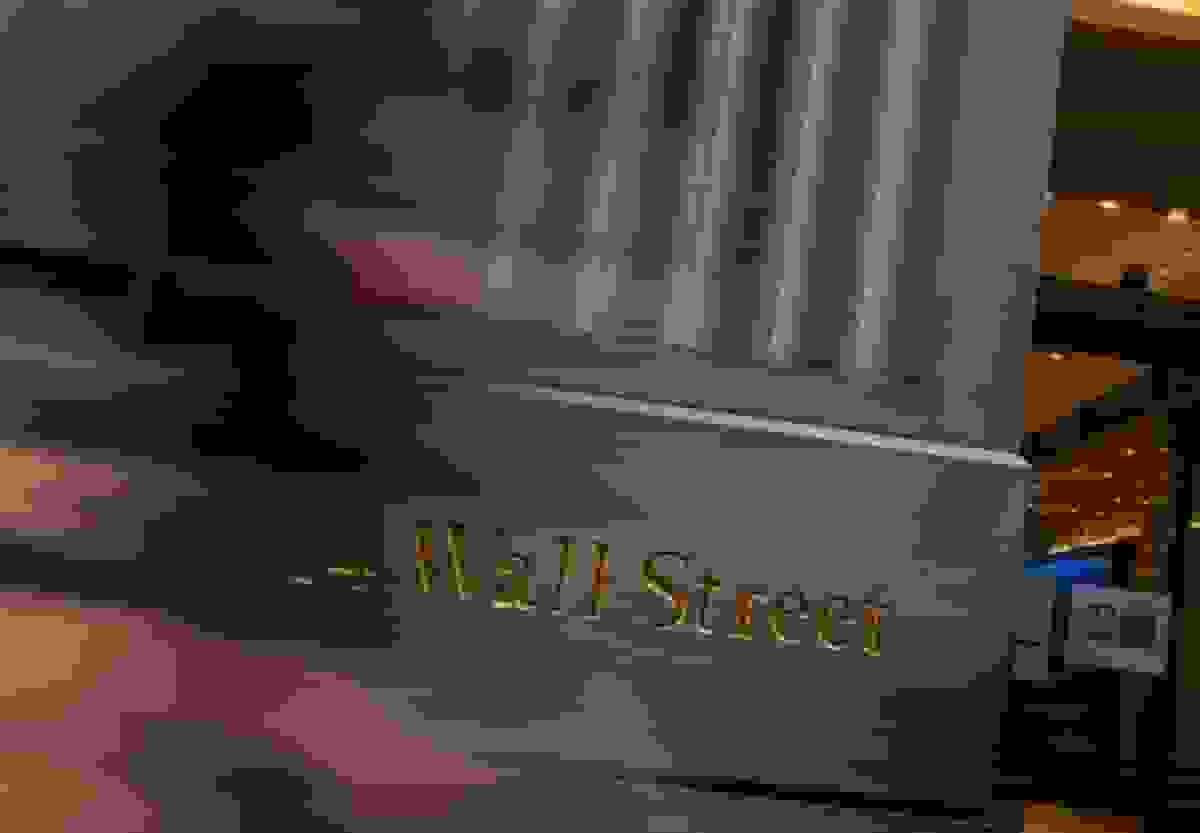 بانکداران سابق برای آموزش ربات‌ها حقوق می‌گیرند