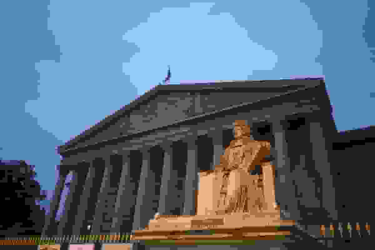 کابینه فرانسه دوشنبه برای تصویب قانون بودجه ویژه تشکیل جلسه می‌دهد