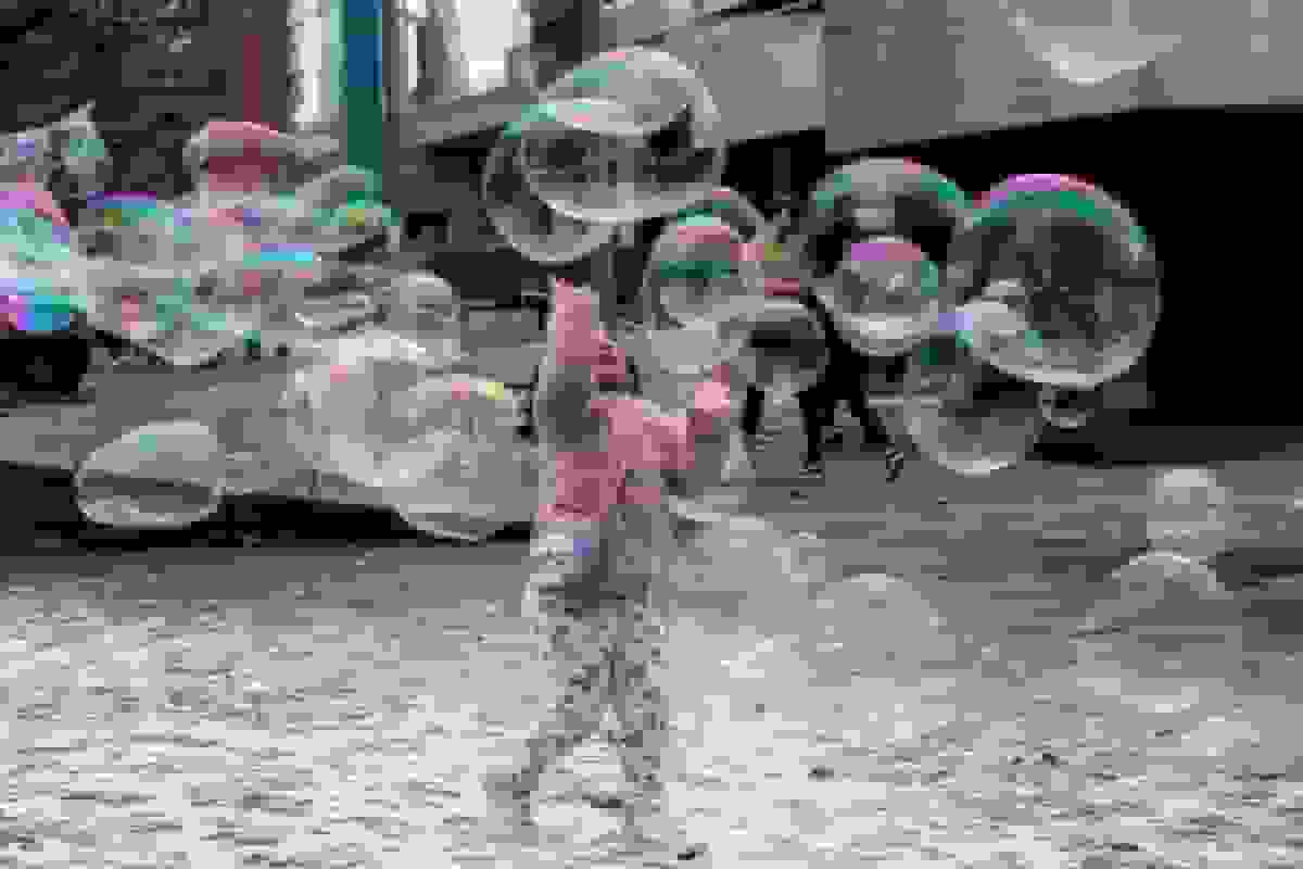 چگونه از آسیبهای ترکیدن حباب هوش مصنوعی در امان بمانیم