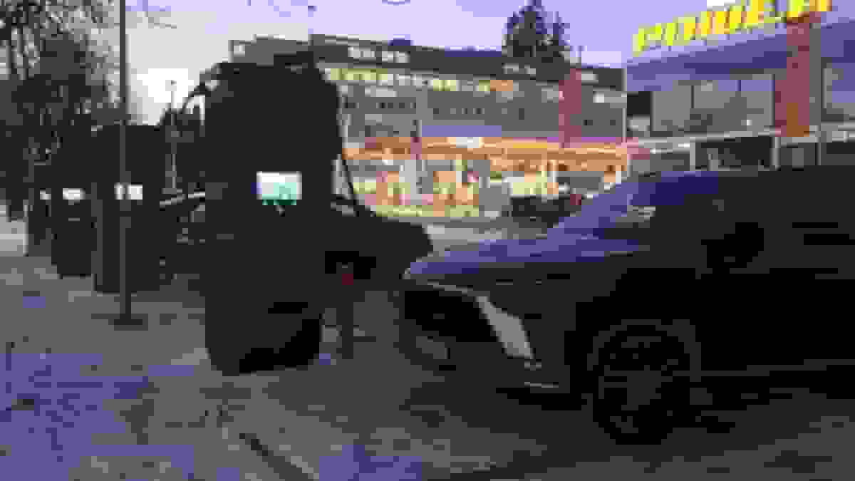 چگونه یک گروه سینث‌پاپ پایتخت جهانی وسایل نقلیه برقی را تقویت کرد