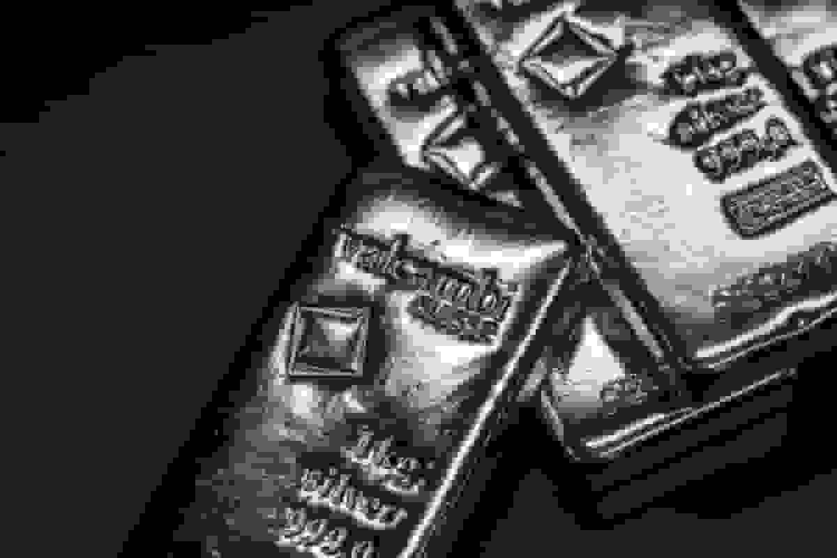 افت بیش از ۶ درصدی قیمت نقره در پی کاهش تقاضای فلزات گرانبها