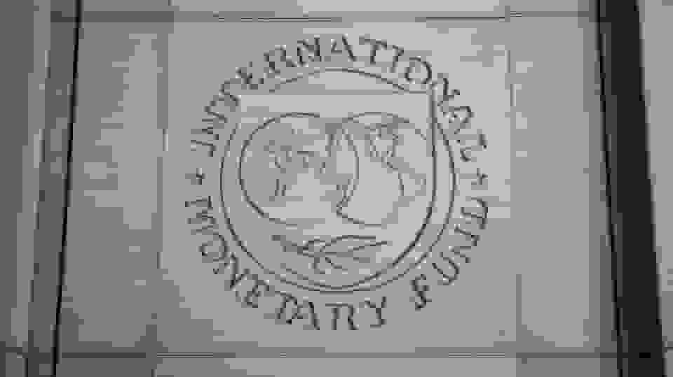 صندوق بین‌المللی پول هشدار می‌دهد: چشم‌انداز اقتصاد جهانی تیره است