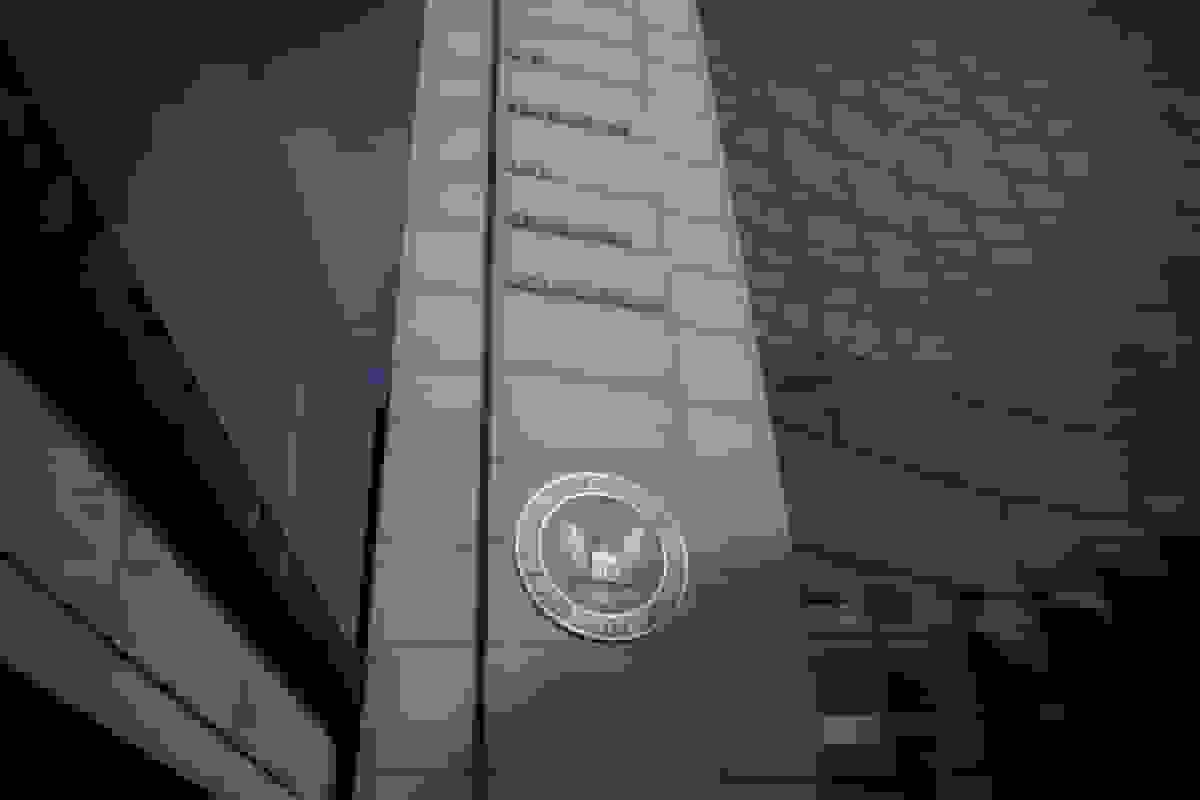 الزام افشای معاملات سهام توسط سران شرکتهای خارجی در لایحه دفاعی آمریکا