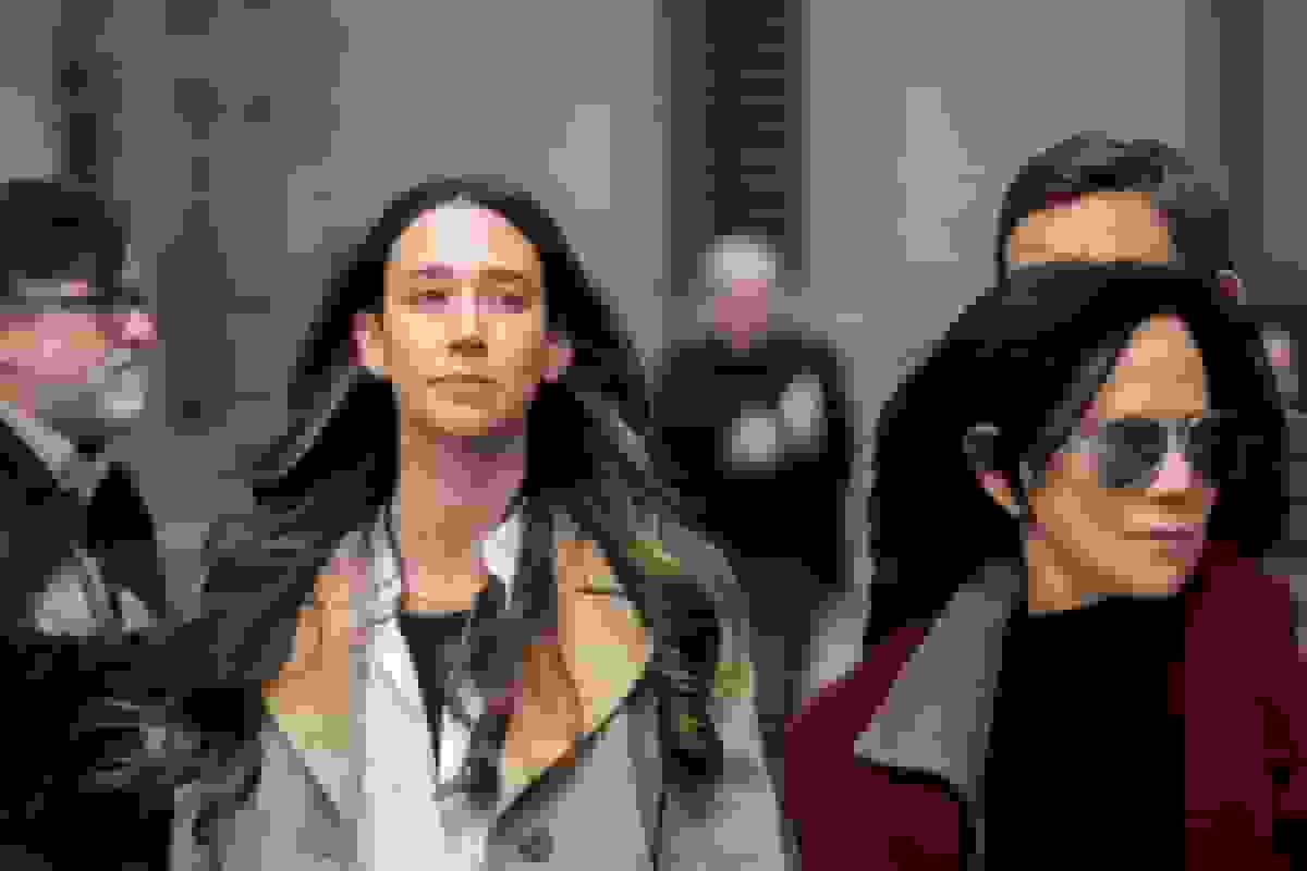 چارلی جاویس جی‌پی مورگان را به «دورویی» در مورد هزینه‌های حقوقی متهم می‌کند