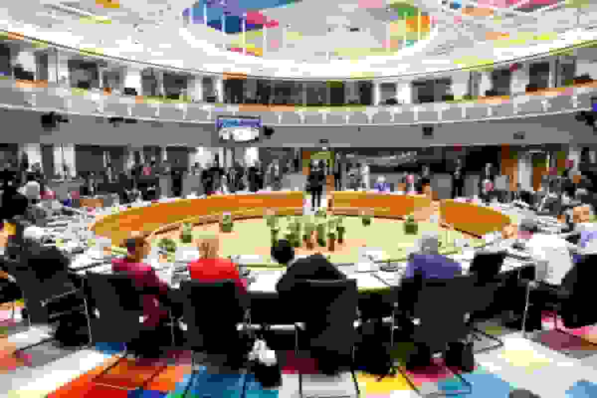 رهبران اتحادیه اروپا تصمیم گیری در مورد استفاده از دارایی های مسدود شده روسیه را به دسامبر موکول کردند