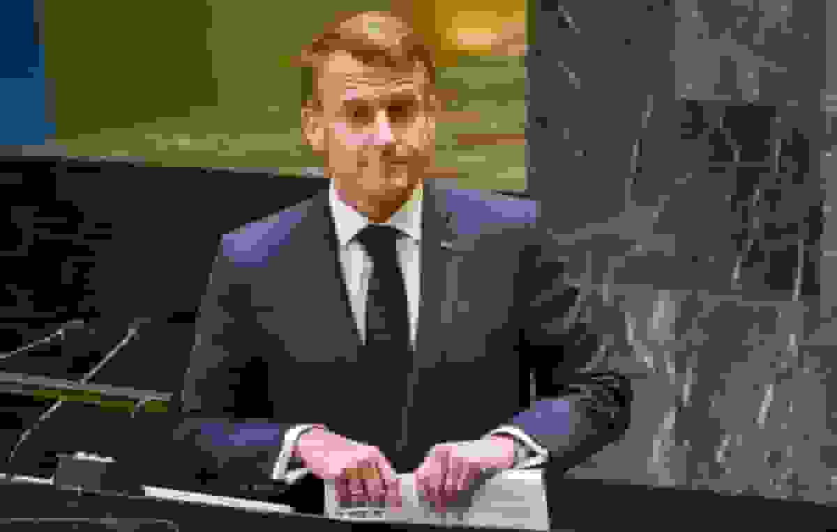 ماکرون تهدید به انحلال پارلمان در صورت عدم توافق بر سر نخست وزیر جدید کرد