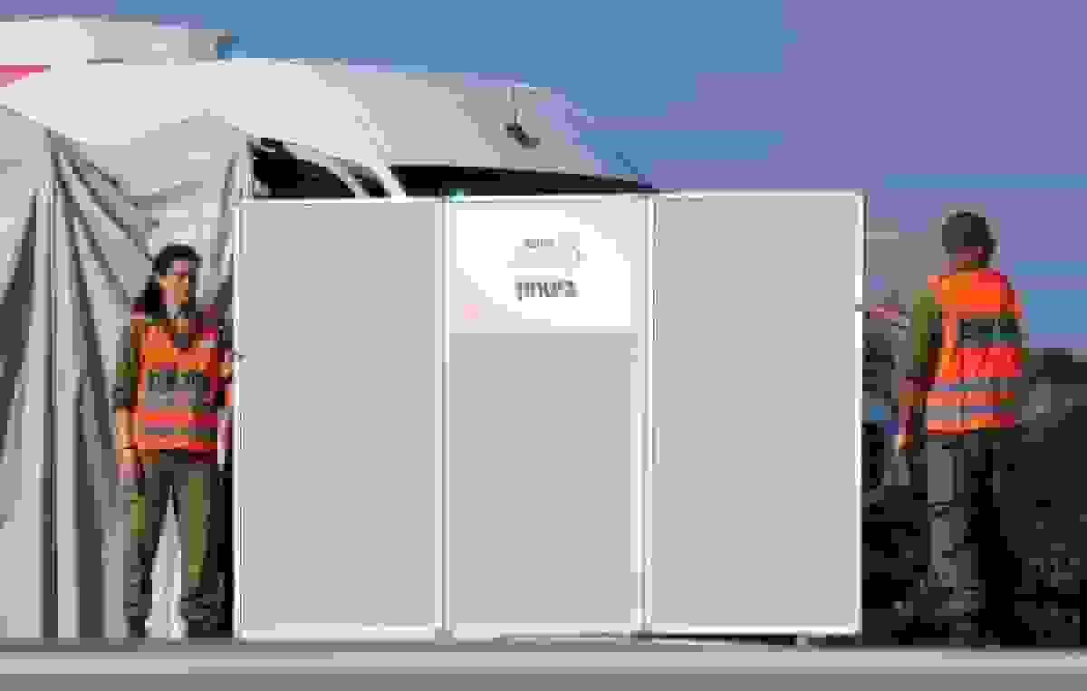 ارتش اسرائیل اولین گروه از هفت گروگان آزادشده در غزه را دریافت کرد