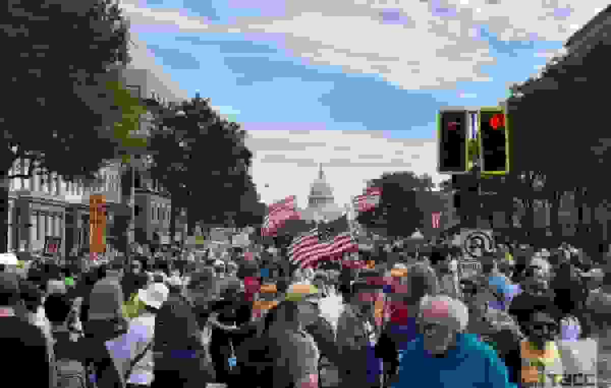 اعتراض هزاران نفر در واشنگتن علیه سیاستهای ترامپ