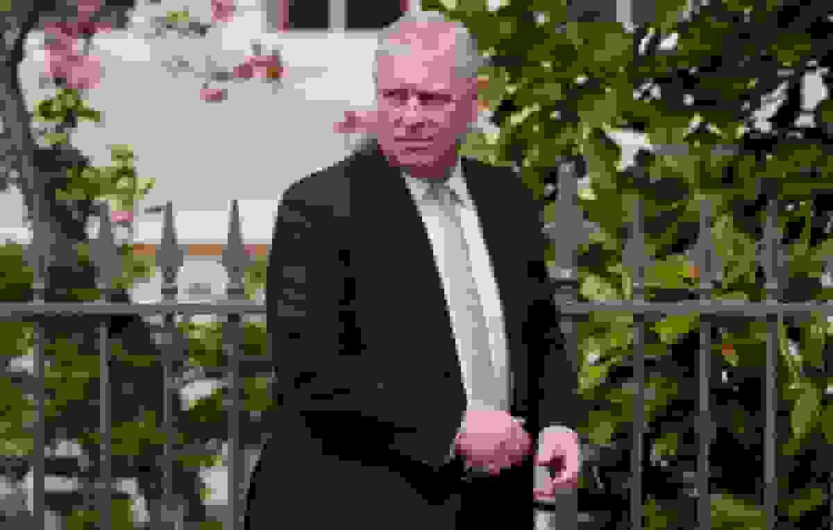 پرنس اندرو که عنوانش را از دست داده، از پادشاه بریتانیا مستمری دریافت می‌کند