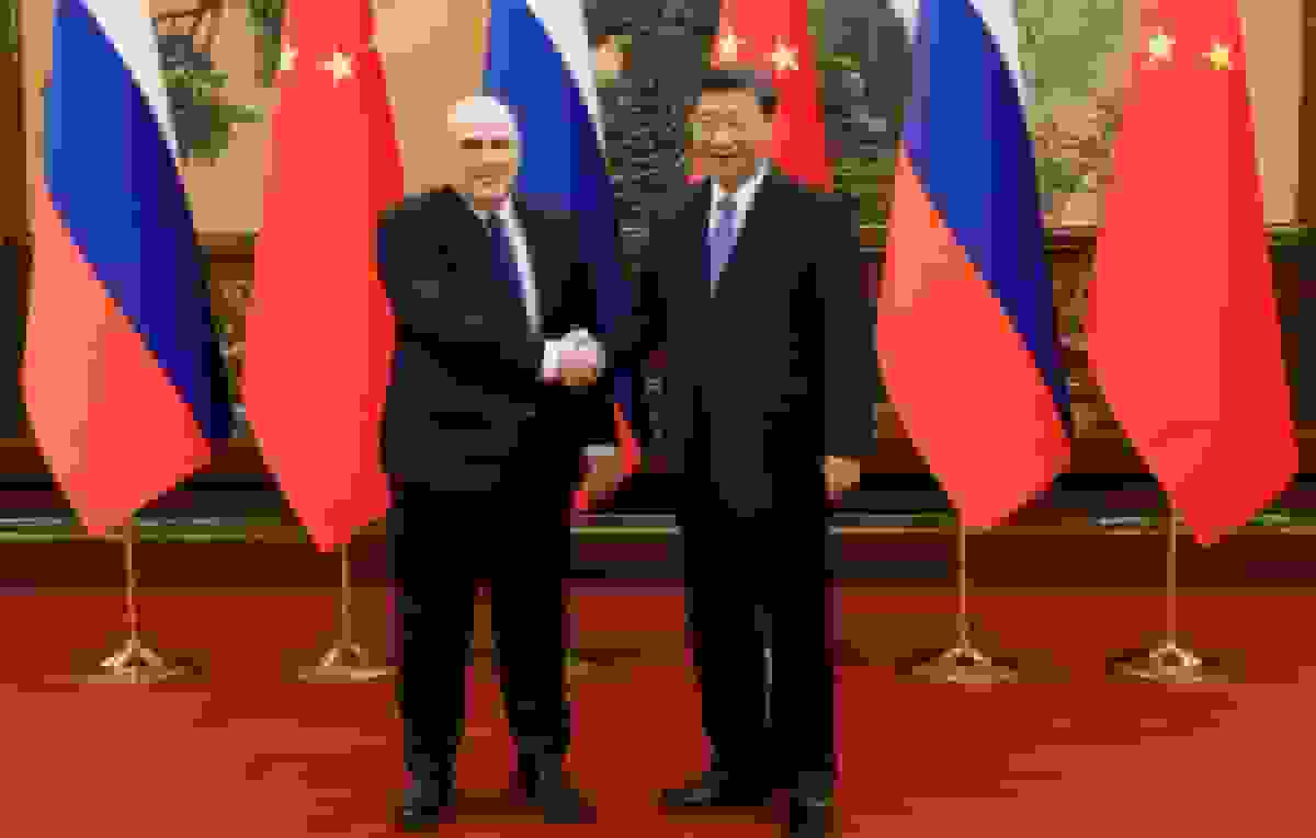 دیدار نخست‌وزیر روسیه با شی جین‌پینگ در پکن