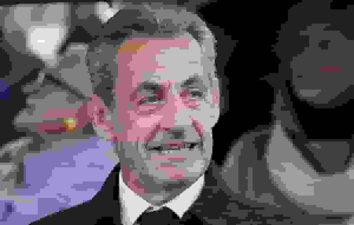 رئیس جمهور سابق فرانسه، نیکولا سارکوزی، از زندان به خانه بازگشت