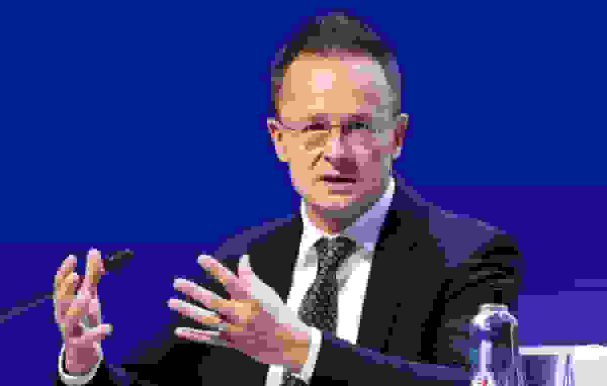 وزیر خارجه مجارستان: روسیه و مجارستان باید در مقابل فشارهای خارجی مقاومت کنند