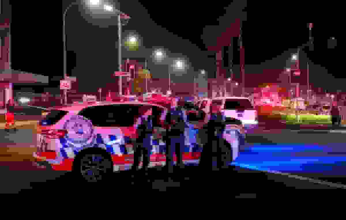 فروشنده میوه در سیدنی مهاجم مسلح را خلع سلاح کرد