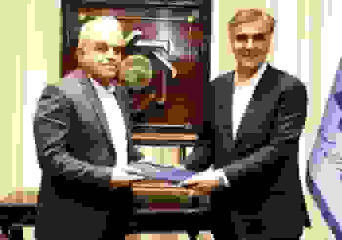 دلار ۱۳۰ هزار تومانی و انتصاب عجیب گچ‌پززاده در بانک مرکزی