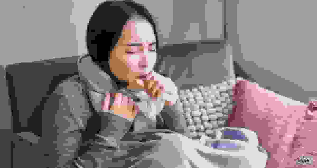 درمان‌های خانگی در برابر داروها برای سرفه؛ کدام مؤثرتر است؟