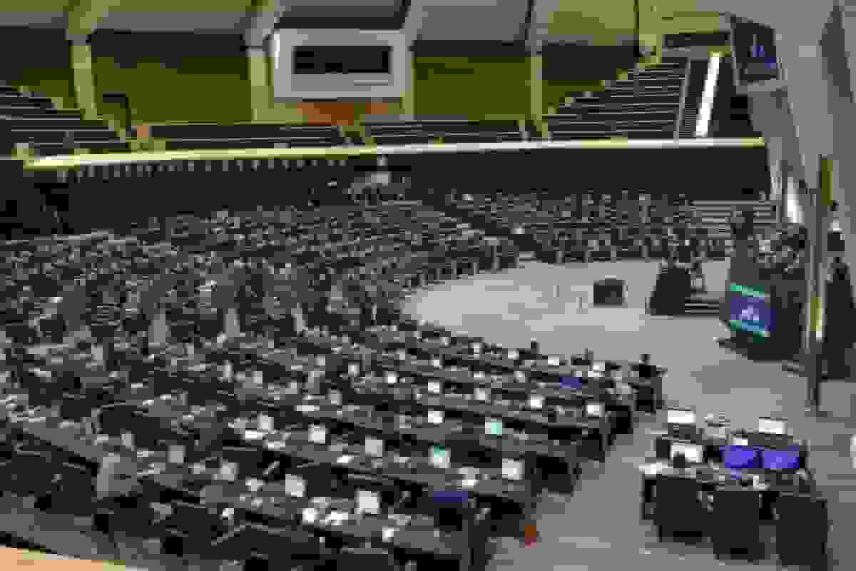 نیکزاد: ادعای تعطیلی مجلس در روز یکشنبه صحیح نیست