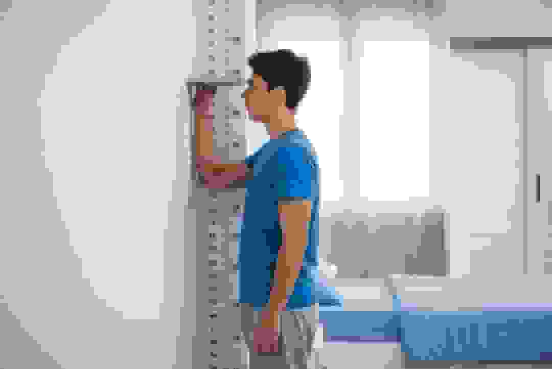 چرا صبح‌ها قدبلندتر و شب‌ها کوتاه‌تر هستیم؟