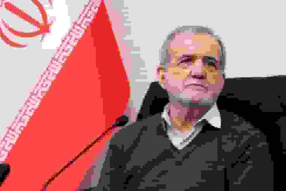 پزشکیان: تصمیم گرفتیم دلار را به آخر زنجیره بدهیم