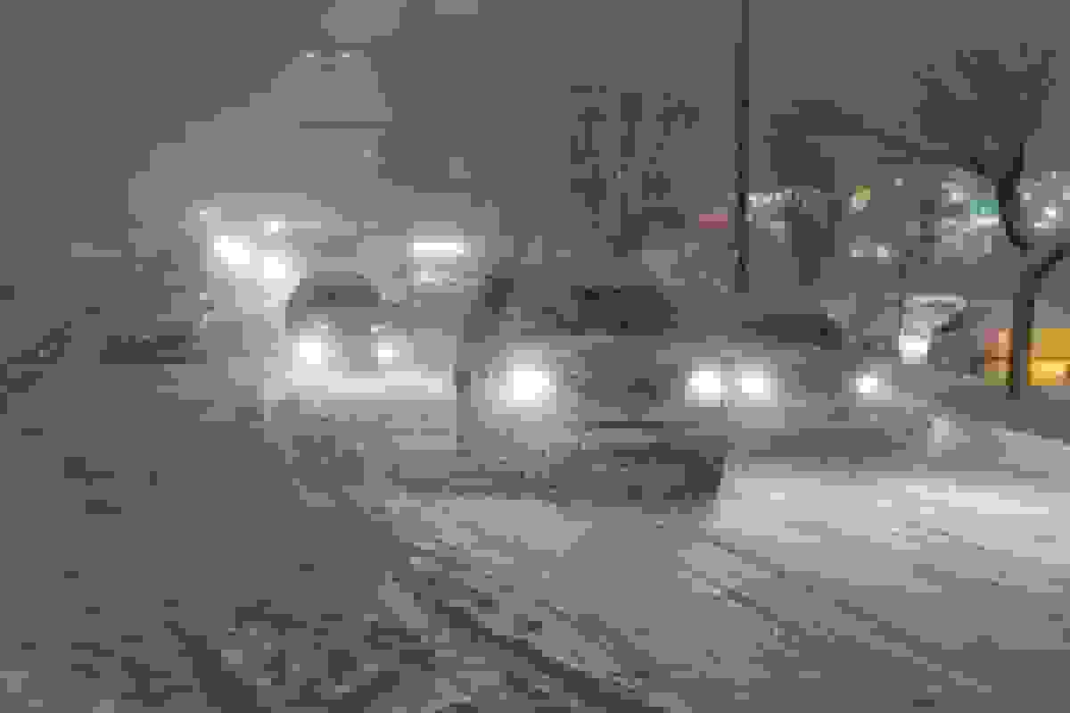 طوفان شدید برف در محله صدف مشهد