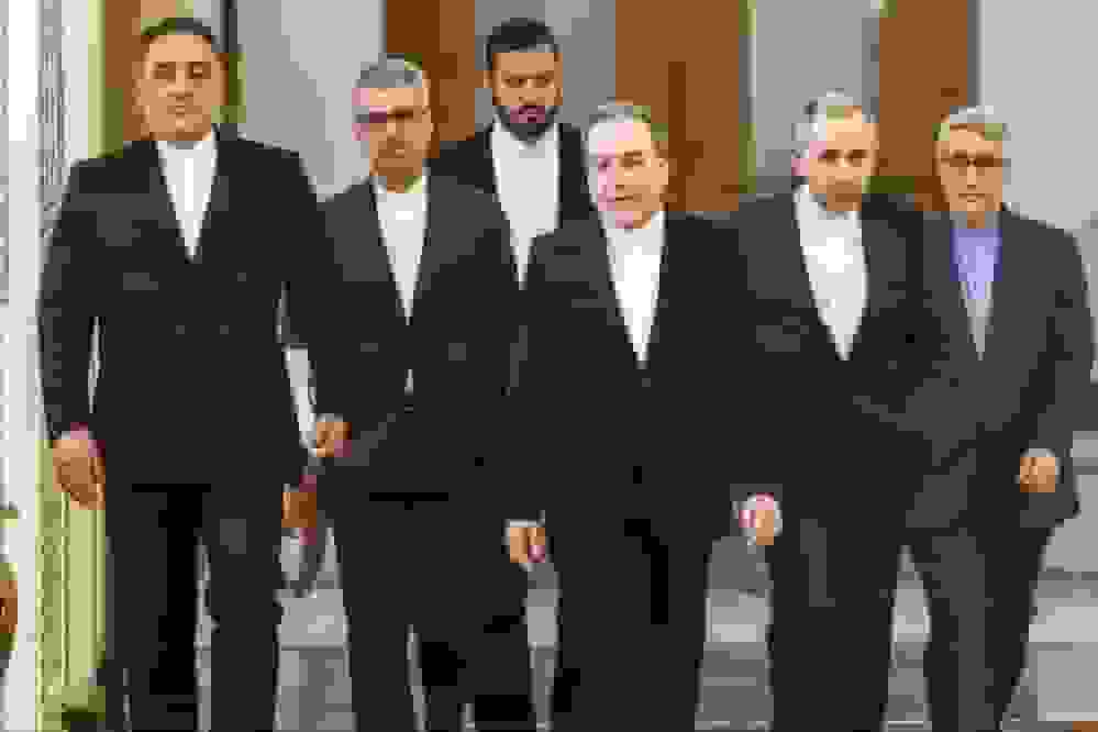 عزیمت عراقچی و هیئت مذاکره کننده ایران به محل مذاکرات در مسقط