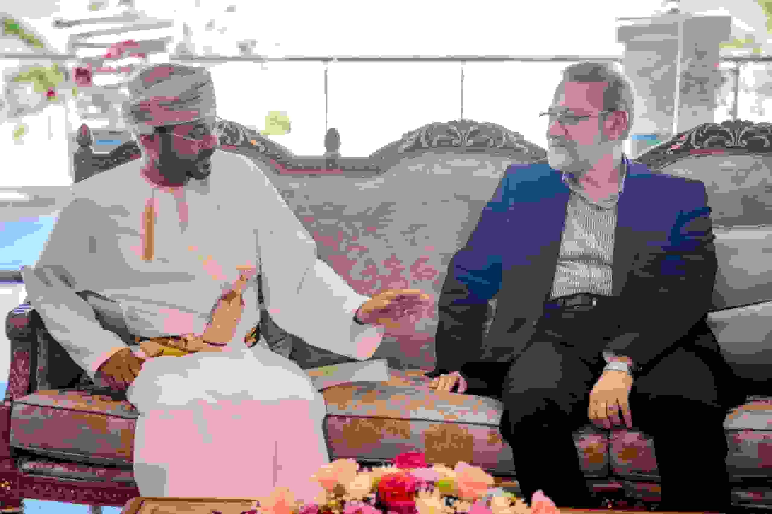 رایزنی علی لاریجانی با وزیر امورخارجه عمان