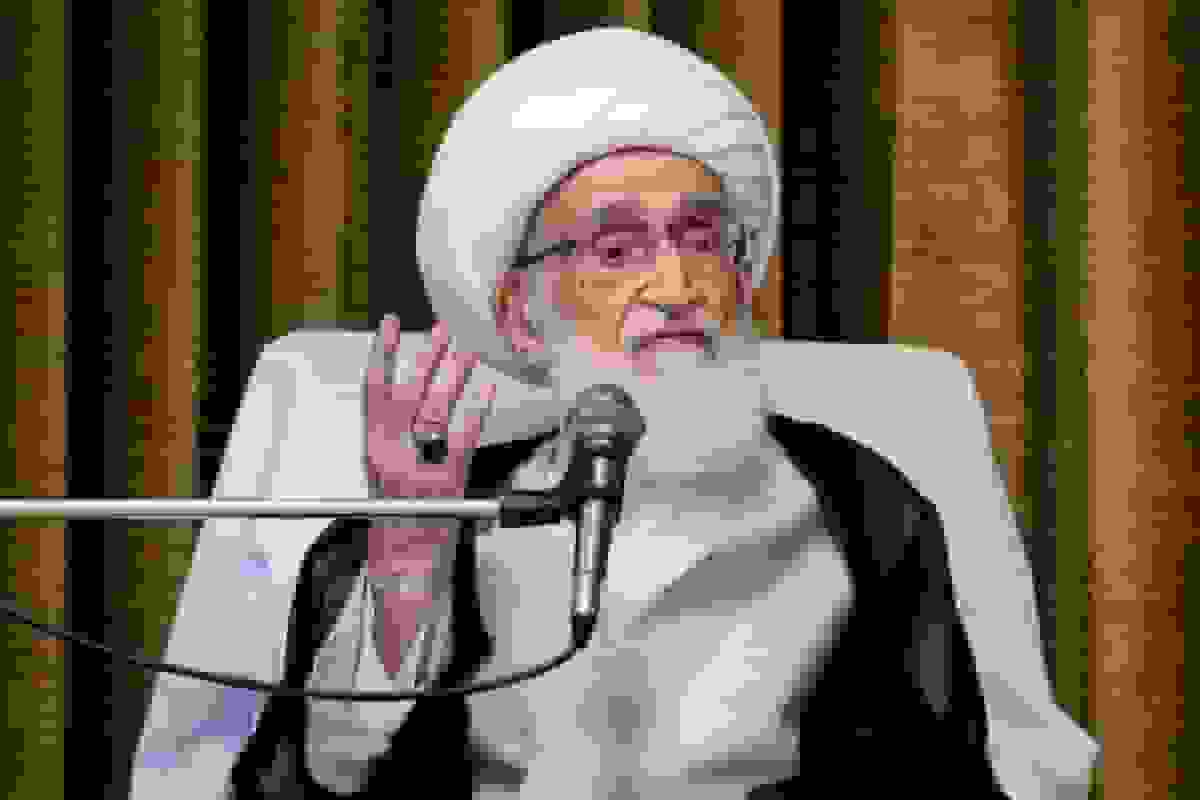 آیت‌الله نوری همدانی: موتور سواری بانوان ذاتاً حرام نیست/ بدون اعمال غیر متعارف و نبود مفسده، اشکال ندارد