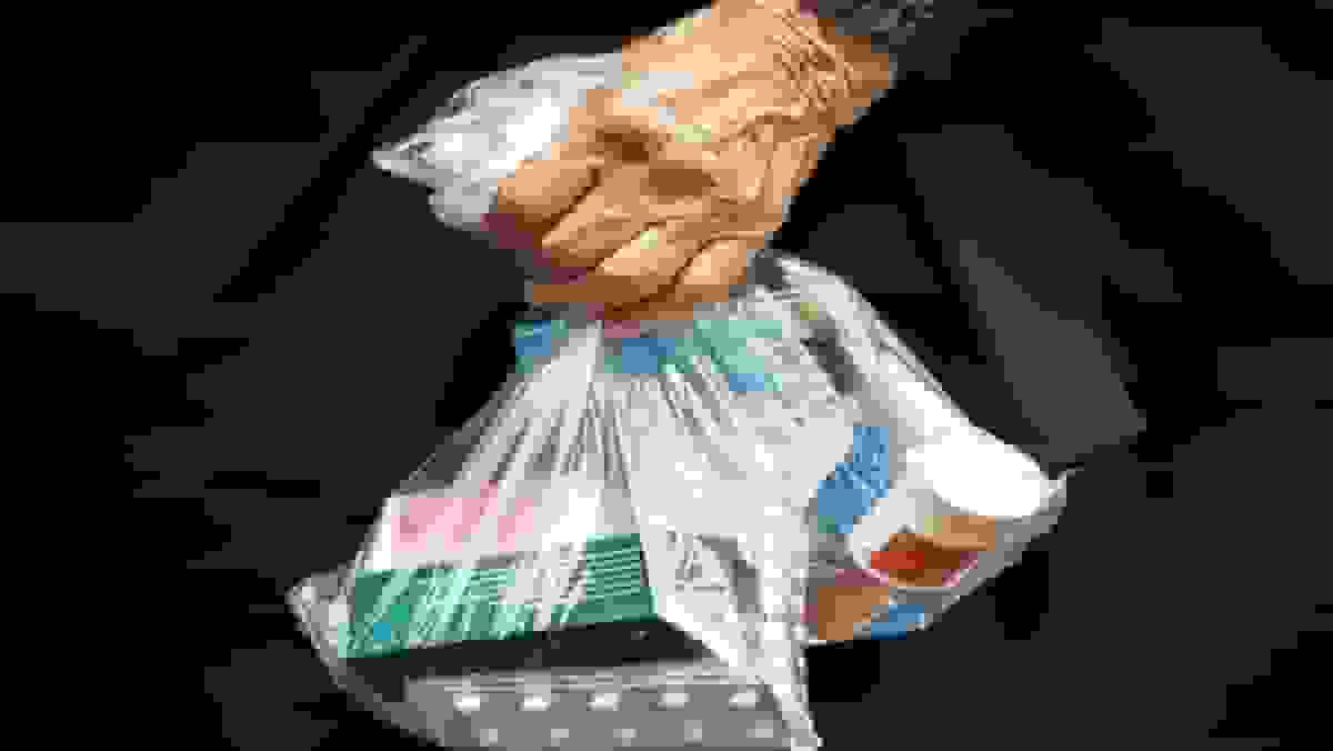 افزایش قیمت ۱۴۰۰ قلم دارو در هفته اخیر به دلیل نوسانات ارزی