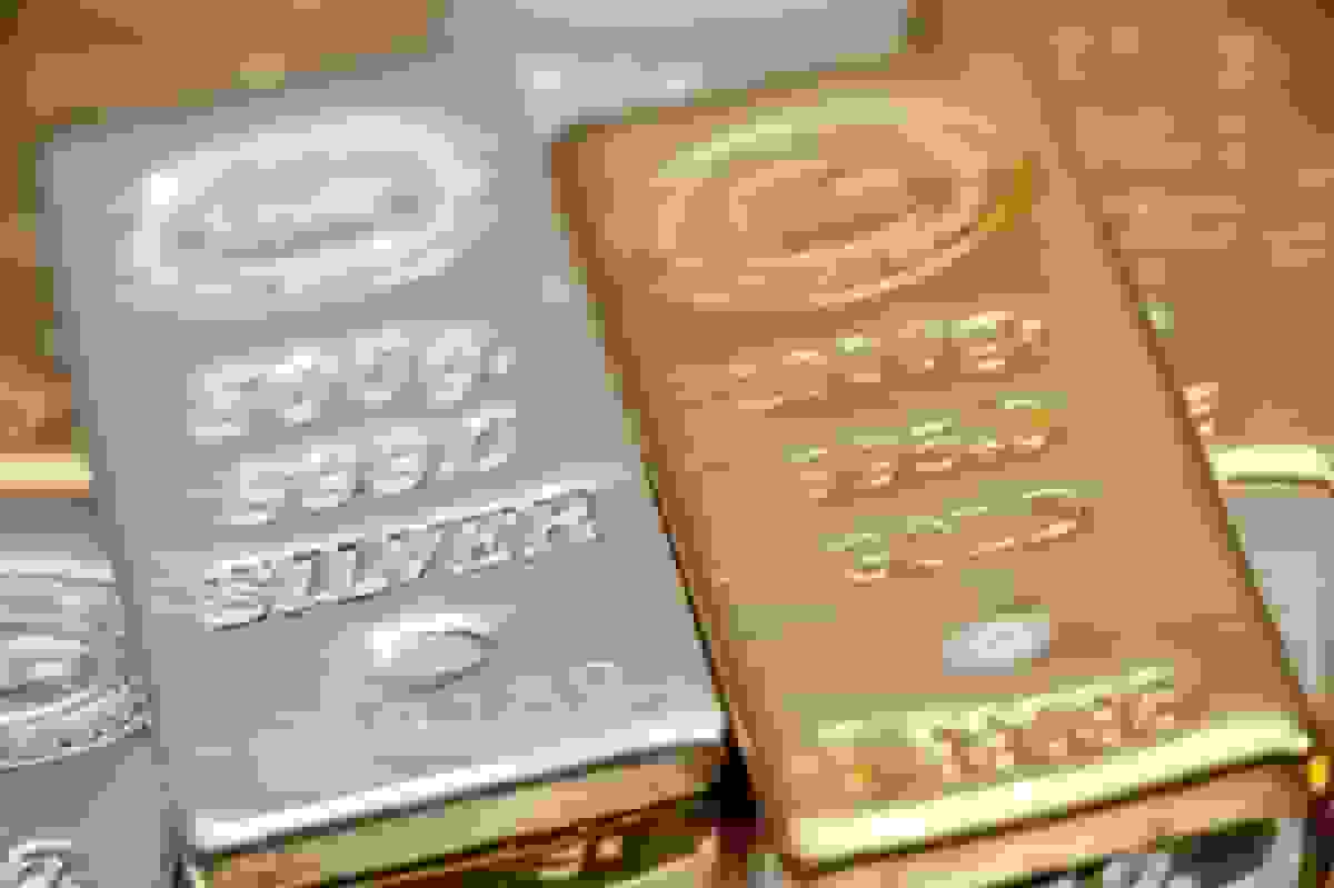 افزایش قیمت فلزات گران‌بها همزمان با کاهش بازده اوراق خزانه‌داری آمریکا