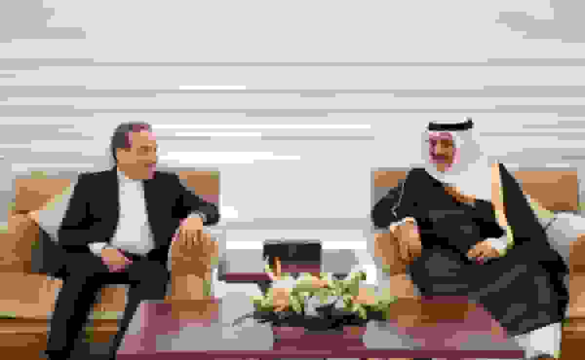 عراقچی وزیر خارجه بحرین را در جریان مذاکرات مسقط قرار داد