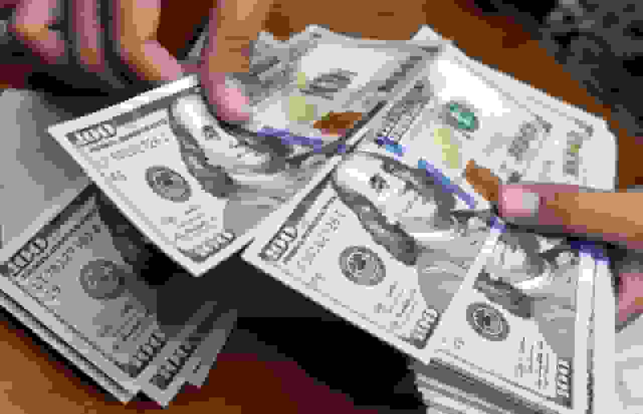 قیمت دلار در بازار مبادله به ۱۲۳ هزار و ۶۳۶ تومان افزایش یافت