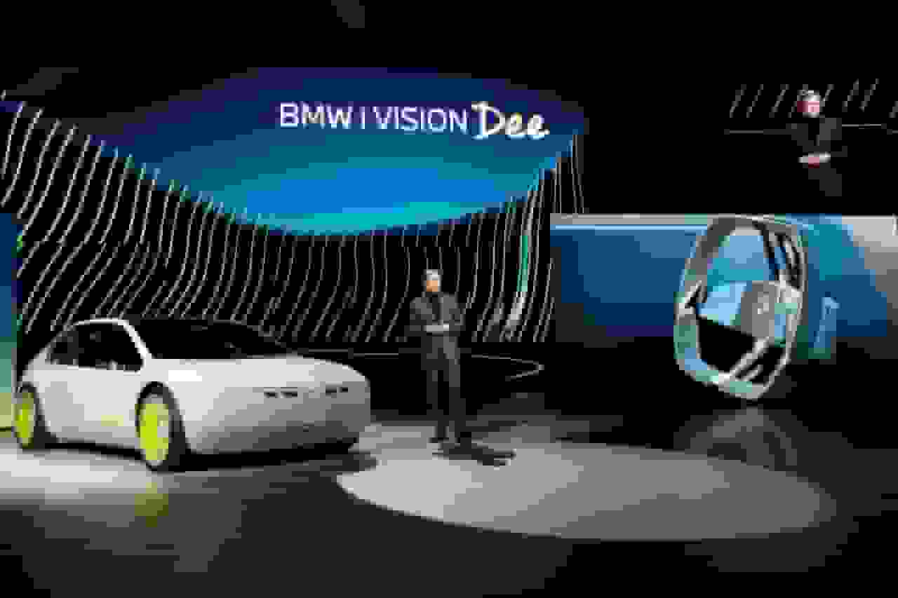 آغاز عصر خودرو‌های جیمز باندی: خودرویی که با احساسات شما تغییر رنگ می‌دهد