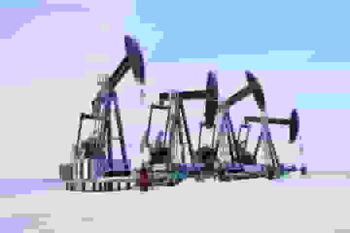 افزایش ۲.۴ درصدی قیمت جهانی نفت خام در پی طوفان زمستانی آمریکا