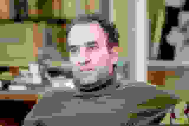 عیادت رئیس‌جمهور از رضا امیرخانی نویسنده پس از سانحه پاراگلایدر