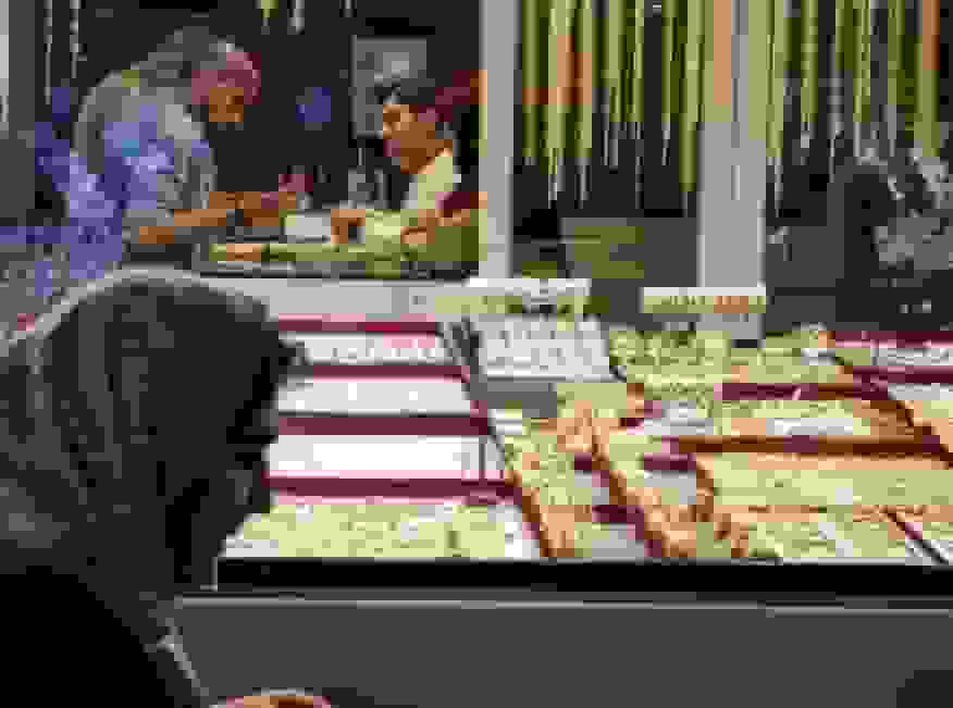 قیمت طلا و سکه امروز ۱۳ آذر ۱۴۰۴: طلای ۱۸ عیار ۱۲.۲۶۰.۵۰۰ تومان، سکه امامی ۱۲۷.۳۰۰.۰۰۰ تومان