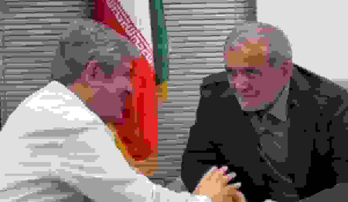 شوخی پزشکیان با میکروفون تاجگردون در مجلس