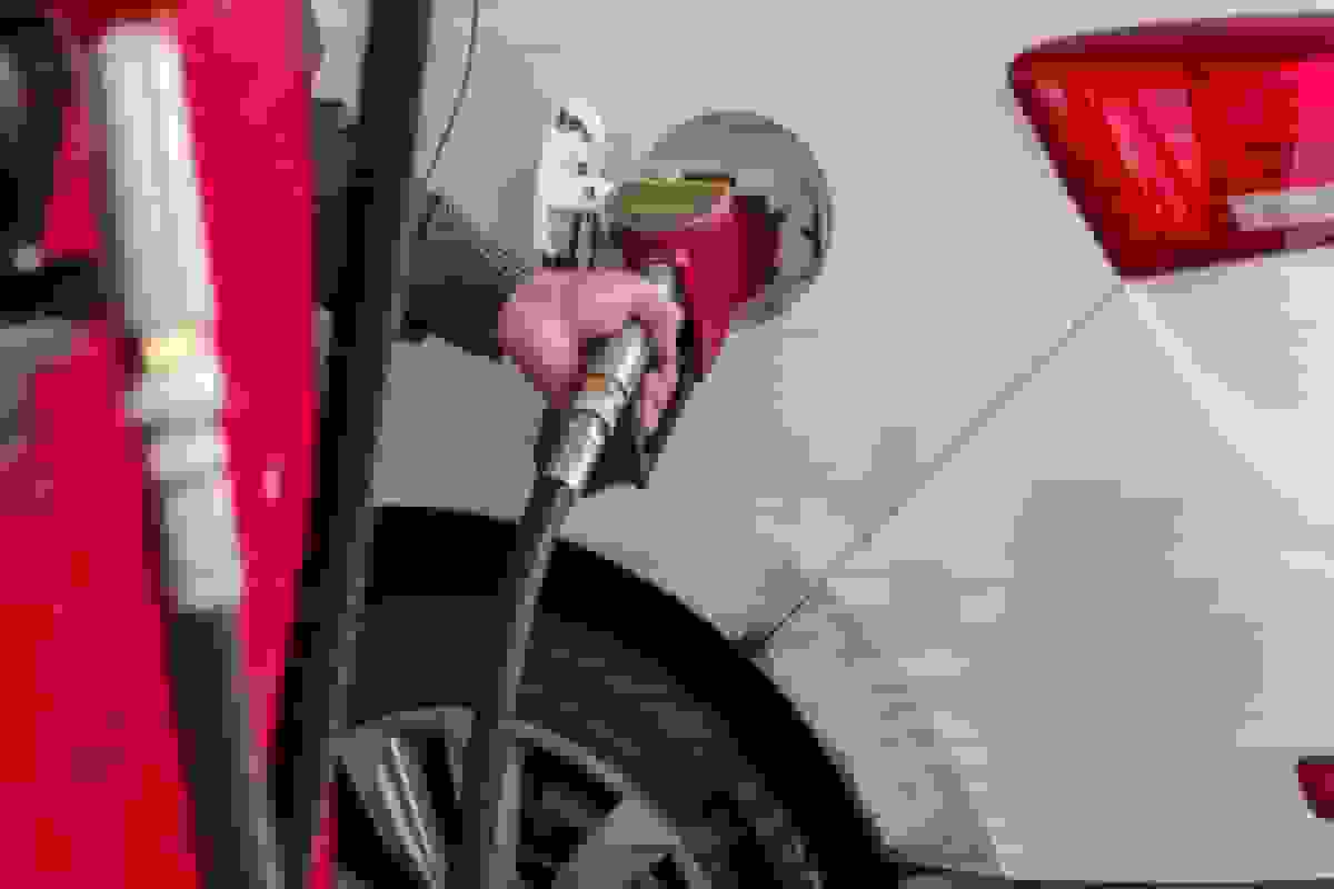 افزایش قیمت بنزین به ۵ هزار تومان در کارت جایگاه از شنبه ۲۲ آذر