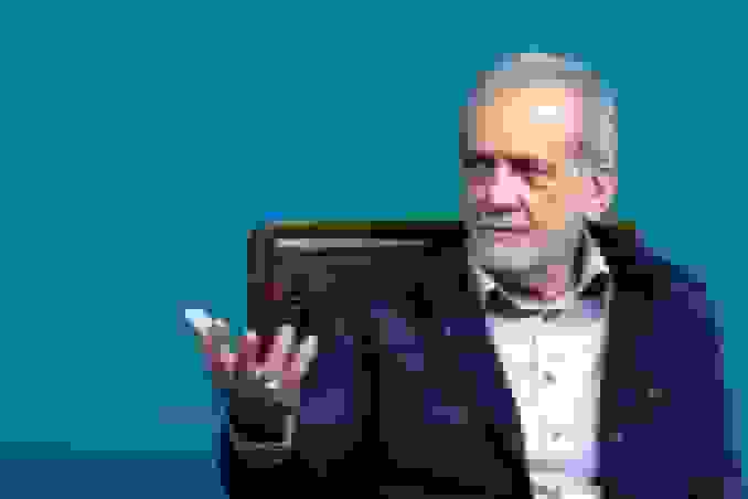 حمله تمسخرآمیز کیهان به پزشکیان: انتقاد از بی‌برنامه‌گی دولت