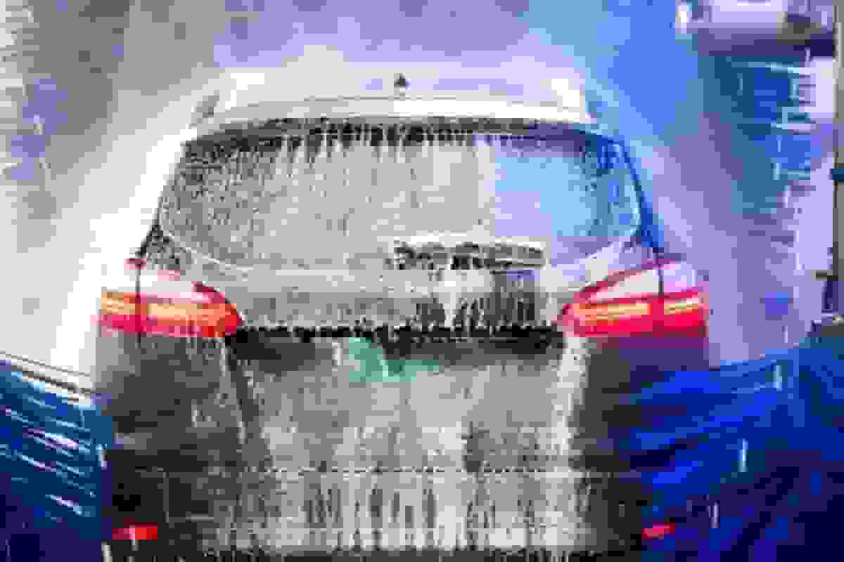 شائبه فروش آب فضای سبز به کارواش‌ها توسط پیمانکاران/ هشدار عضو شورای شهر درباره تخریب طرشت